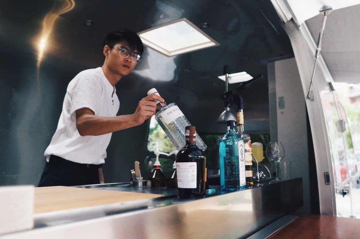 Dan_king888's tweet photo. These two gentlemen will serve you at the bar if you’re looking to get a bit silly. Just keep it within your control and no one will get hurt. #PrelovedIsReloved #AMU2787live2019 https://t.co/YrPU9JfIms
