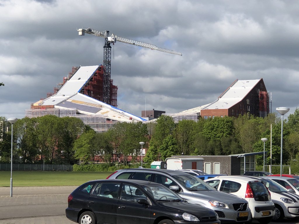 erikhogeboom's tweet photo. Zullen we dit gebouw voortaan de Skihelling gaan noemen? #bijnaam #groningen https://t.co/nxyScjnJy2