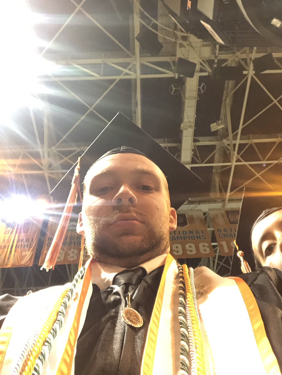 EricCollins0429's tweet image. yeet #UTGrad2019