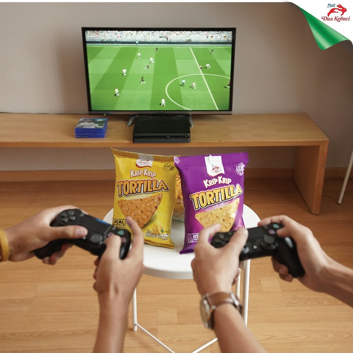 Selamat hari Sabtu! Apa nih rencana kalian malam hari ini? Seru-seruan mabar bareng temen mungkin? Jangan lupa ya selalu sediain Krip Krip Tortilla supaya mabar kalian makin asik! #KripKripTortilla #SegitiganyaBikinCinta