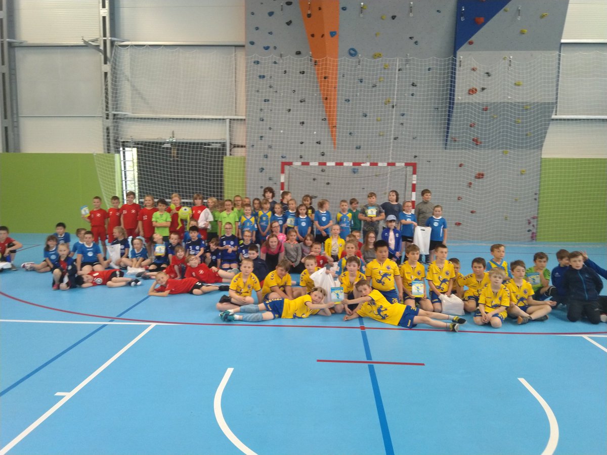 hazenabelapb's tweet photo. Přípravka @sokolbela se dnes zúčastnila turnaje v Mělníku. #hazena #sksh #handball #hazka https://t.co/nHIKuWnErM