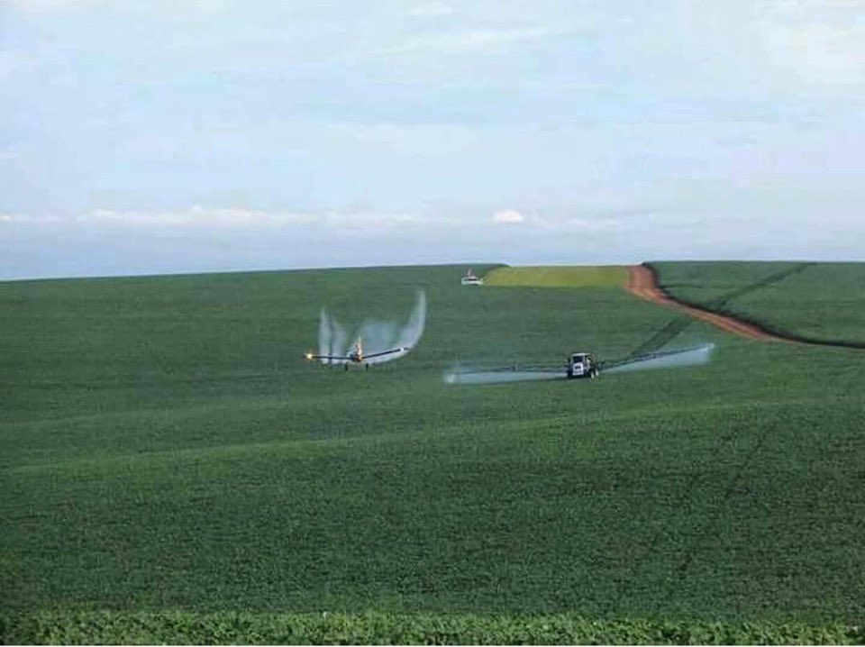 StaLuziaEsteio's tweet photo. Land or air sprayer, what do you prefer? 
#agro
#brazil🇧🇷 https://t.co/2ZgLsK1827
