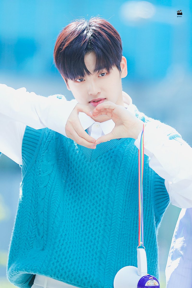 SStealer_'s tweet photo. 190427 음중 미니팬미팅

핵인싸하트💘

#이승환 #원더나인 #1the9 https://t.co/GfTwdYUoMz
