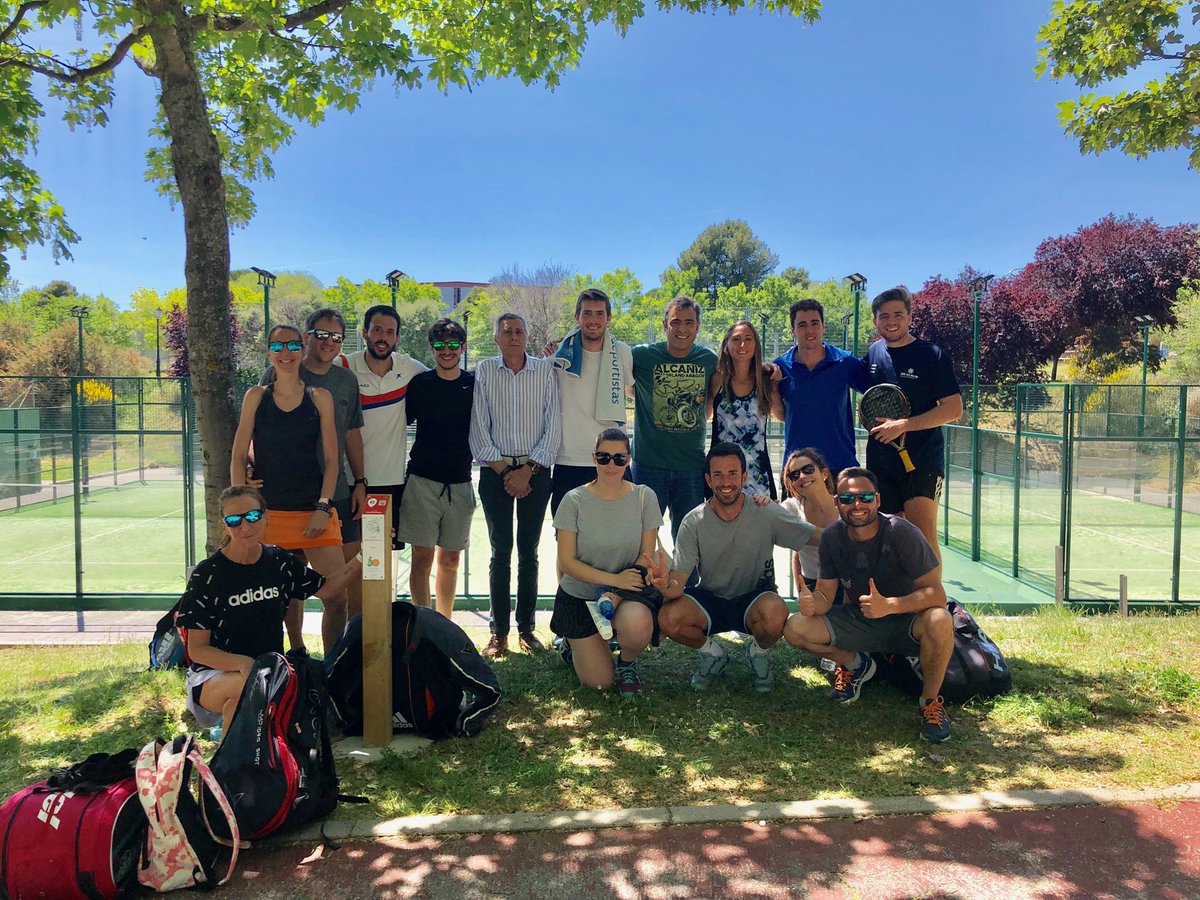 Padel_UAM's tweet photo. Sol, calor.... nada puede con nosotros!!! 😎 https://t.co/YpL9yx2Npz