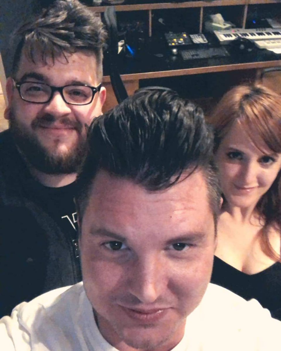 VonKaiserMusic's tweet photo. In the studio the other night working on a collaboration with @skimodeproducer
#Collab #synthwaveartist #Skimode #VonKaiser #VonKaiserBand #VonKaiserMusic #NewMusic #cantstopwontstop https://t.co/L3foEJpD5V