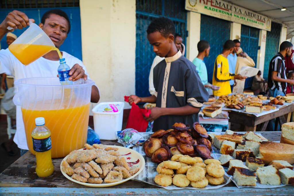 Tourism Mombasa al Twitter: "This noble tradition is vending food on the  streets during such a time is a great way for the vendors to earn a living.  The sellers are always