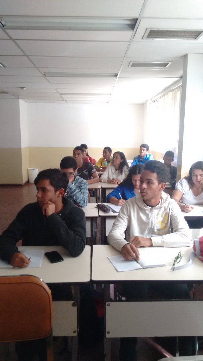 UCMUN's tweet photo. ¡Tenemos el salón lleno! https://t.co/0ujS0Hk7o6