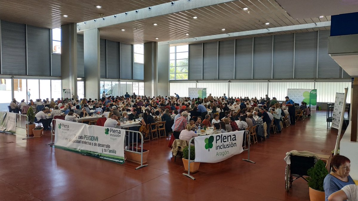 PlenaAragon's tweet photo. Celebramos la comida de hermandad en el 7 Encuentro Autómico de Familias en #Calatayud #Amibil con más de 400 personas venidas de las tres provincias aragonesas. https://t.co/zslXsjoY87