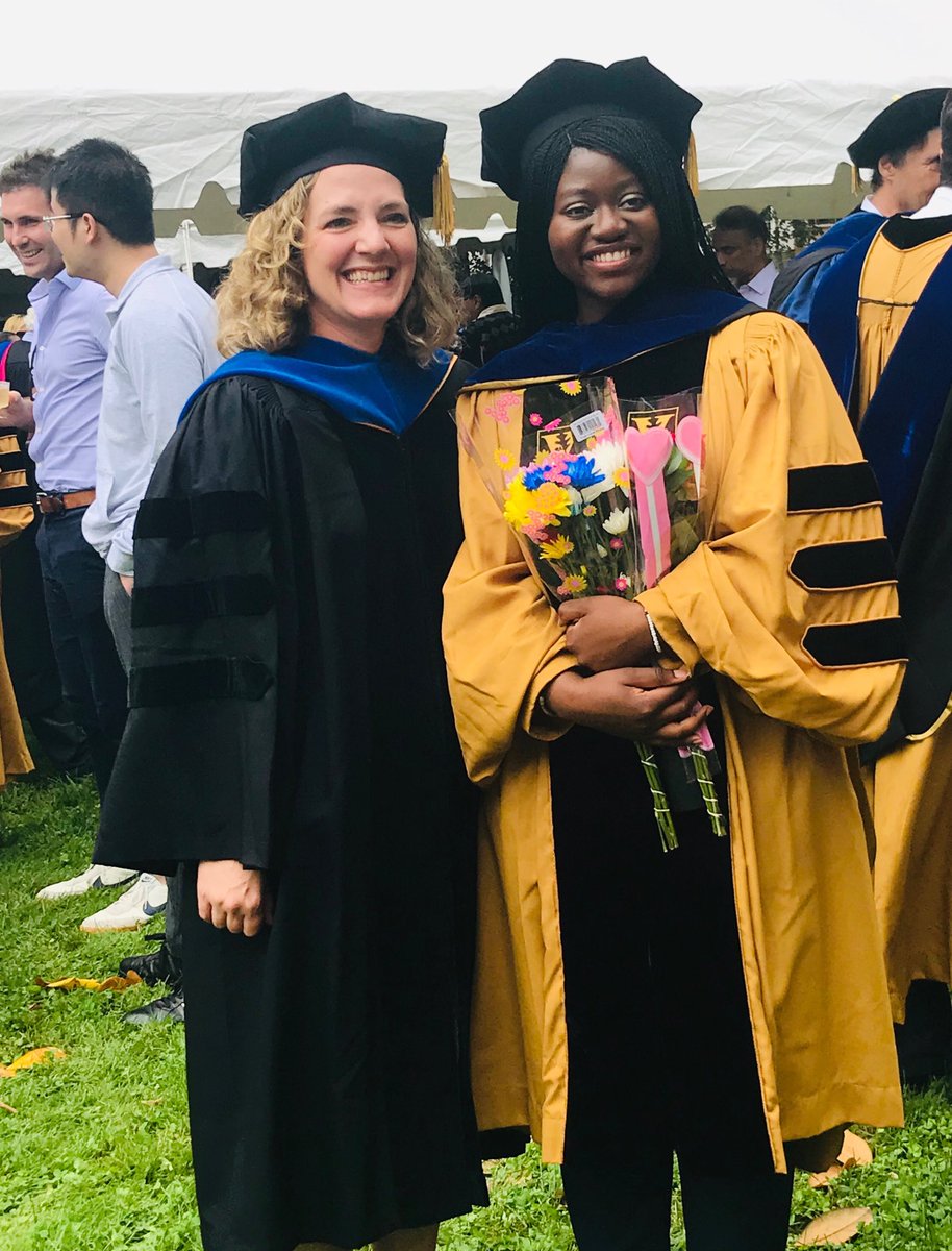 Smiles are always big on graduation day! Congratulations to Hubaida Fuseini on earning her PhD, and to a bright future as an immunologist. ⁦@VI4Research⁩
