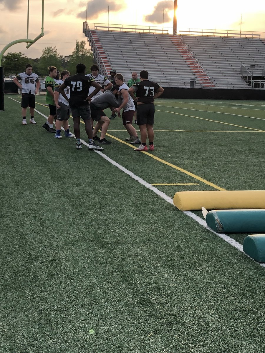 BelhavenFB's tweet photo. WHO SAID RAIN?!? The sun ☀️ is always shining on the Blazers!! Great night in Mobile and thanks to all those who came out to get better! #SharpenTheSword #BelhavenFootballCamps ⚔️🏈🔰 https://t.co/9fn6o8yj5E