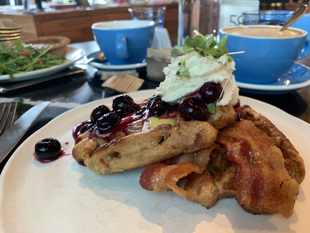 amynicholsmith's tweet photo. Cinnamon waffle, lemon curd, blueberry compote, candied bacon, whipped cream. I mean ... Come. On. #breakfast #theglassknife #thisislove https://t.co/cCi5fFTY3v