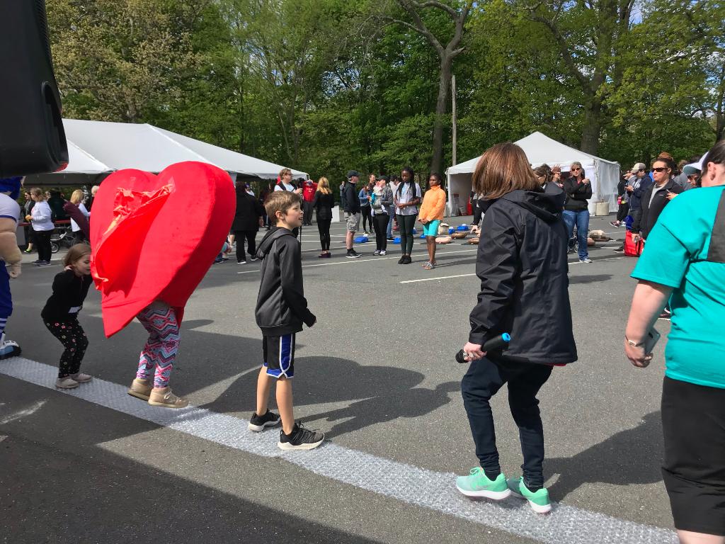 AmericanHeartMA's tweet photo. Bubble wrap dance! Thank you to @fallon_health for supporting the Central MA Heart and Stroke Walk #lifeiswhyma https://t.co/V8ZKp397Oe