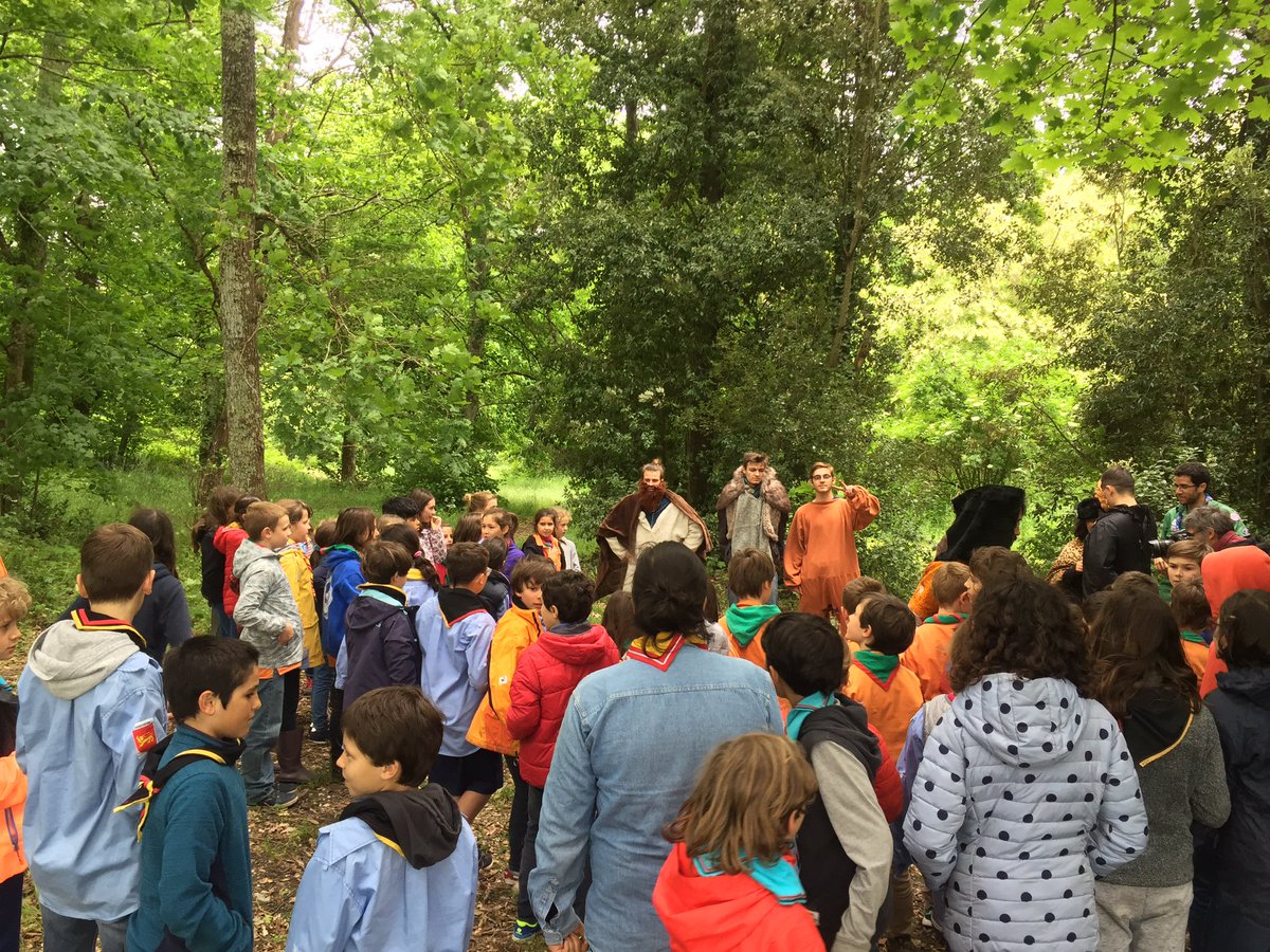ScoutismeFR's tweet photo. Rencontres, jeux et aventures dans la jungle sont au rendez-vous du #vismoncamp pour les 100 louveteaux des @sgdf @EEUdF @eedf présents ce week-end à côté de Bordeaux! https://t.co/Cu8Z1D8drg