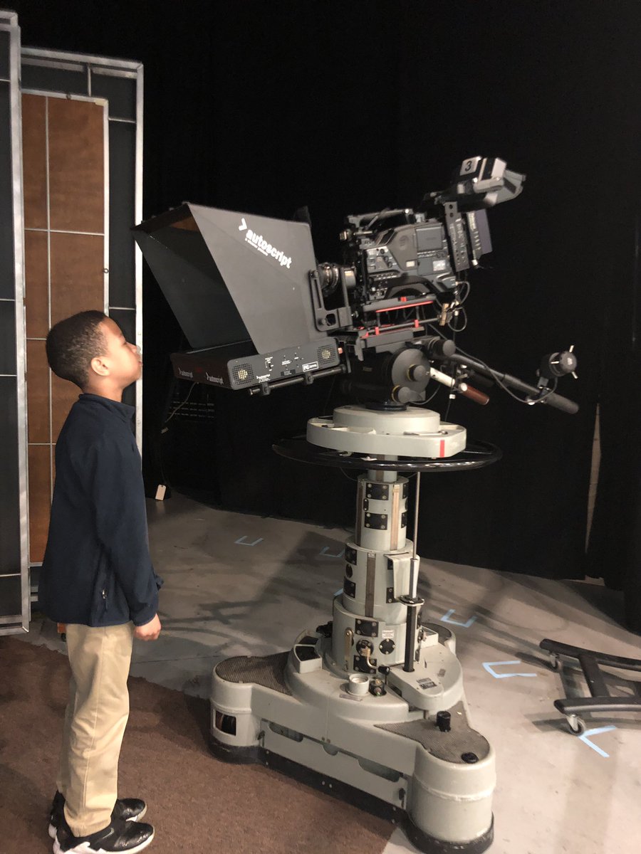 ChalimaS's tweet photo. 5th grade field trip to WHYY... conducting interviews at the Independence Mall @OCSDelaware @Iteach5thOCS https://t.co/9SpM5E2dRM