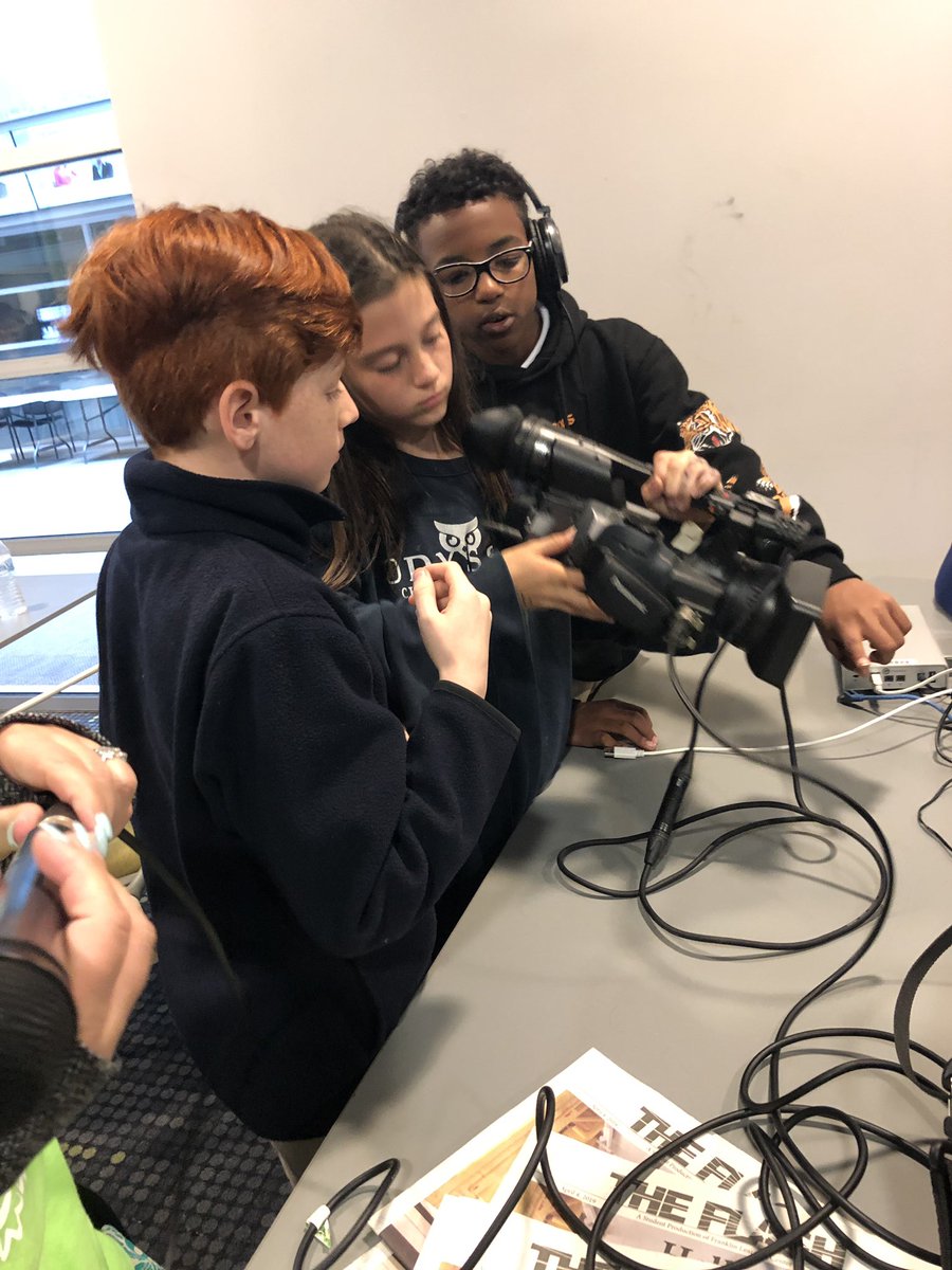 ChalimaS's tweet photo. 5th grade field trip to WHYY... conducting interviews at the Independence Mall @OCSDelaware @Iteach5thOCS https://t.co/9SpM5E2dRM