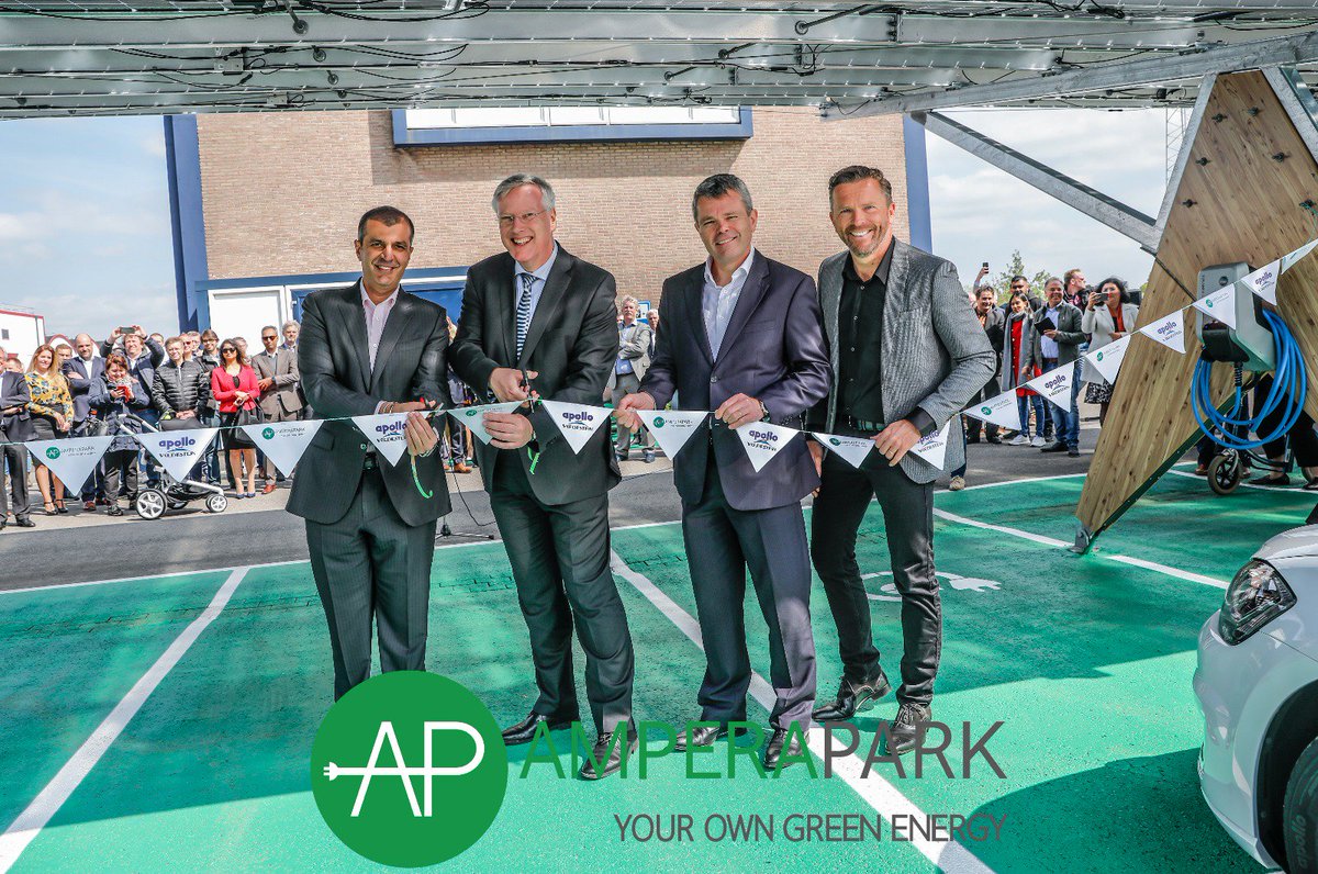 AmperaPark's tweet photo. Eerste  #AmperaPort van Nederland onder grote belangstelling feestelijk geopend door @AndriesHeidema, commissaris van de Koning Provincie #OVERIJSSEL, bij @apollotyres in #Enschede. #EV #duurzaamheid https://t.co/cj7RzVwKlQ
