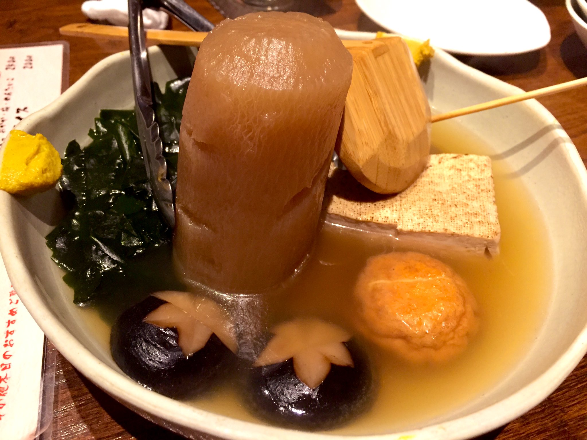 着物おばさんガシマ Jプロめし Jプロ飯 晩御飯は 入母屋 さん さゆさんにネキたちが教えてもらったおでん 串焼き屋さんで乾杯しました 宇都宮はじめ栃木のお酒があって 更に淳哉さんのように汁がしみて色が濃く太い大根おでんなど めちゃうまでした ๑
