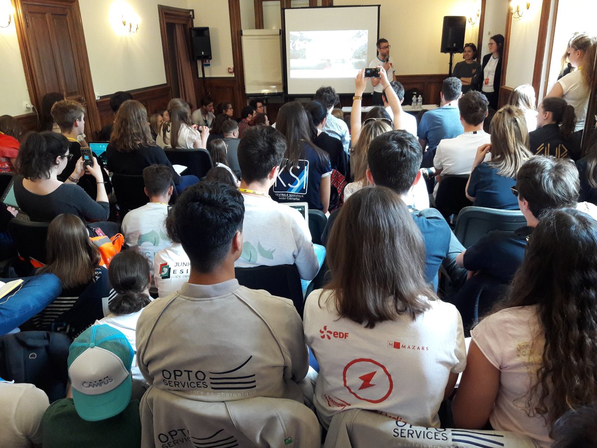 JIS_INSA's tweet photo. Salle comble pour la formation d' @Alten_france 😮
Les nombreuses formations permettent à tous les Junior-Entrepreneurs de monter rapidement en compétences pour toujours offrir un meilleur service à leurs clients.
#Defi14 #CNE19 @cnje https://t.co/XFmKlyjI0Y