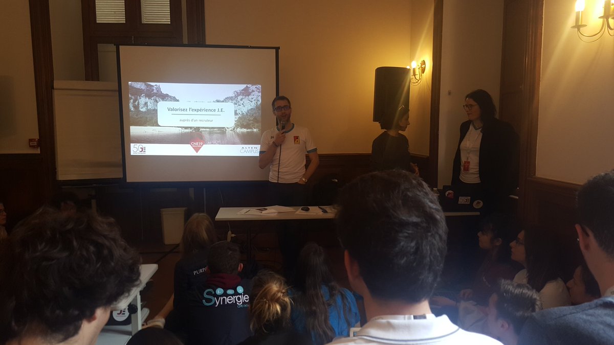 JuniorESIEE's tweet photo. Formation avec @Alten_group cet après-midi sur "Valoriser l'expérience Junior-Entreprise auprès d'un recruteur" - " On ne peut pas aller à un entretien sans parler de la Junior-Entreprise, c'est une clé à part entière"
#Defi15 #CNE19 @cnje @ESIEEPARIS https://t.co/2nZMxoSHok