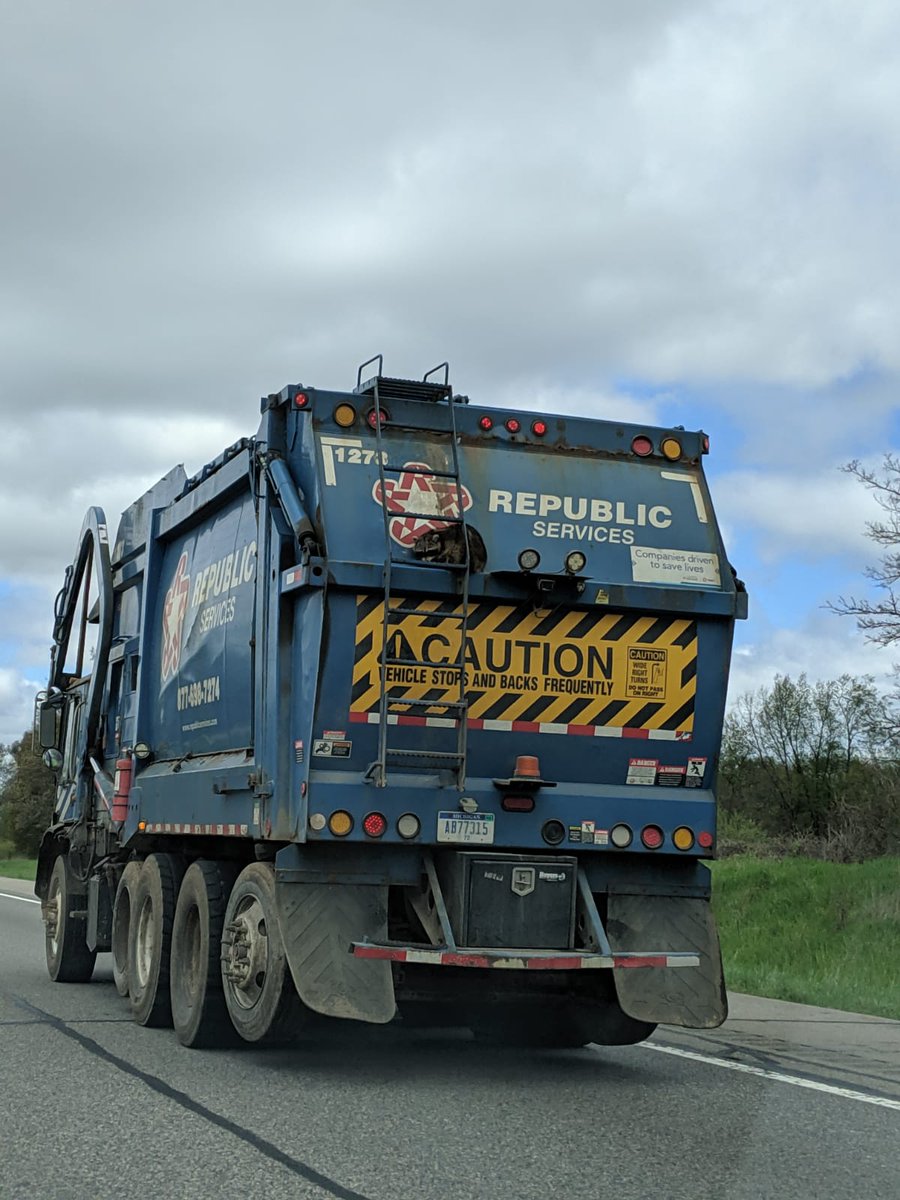 zacpalmerr's tweet photo. Hitchin' a ride on I-94 going west https://t.co/fseNanZ6a3
