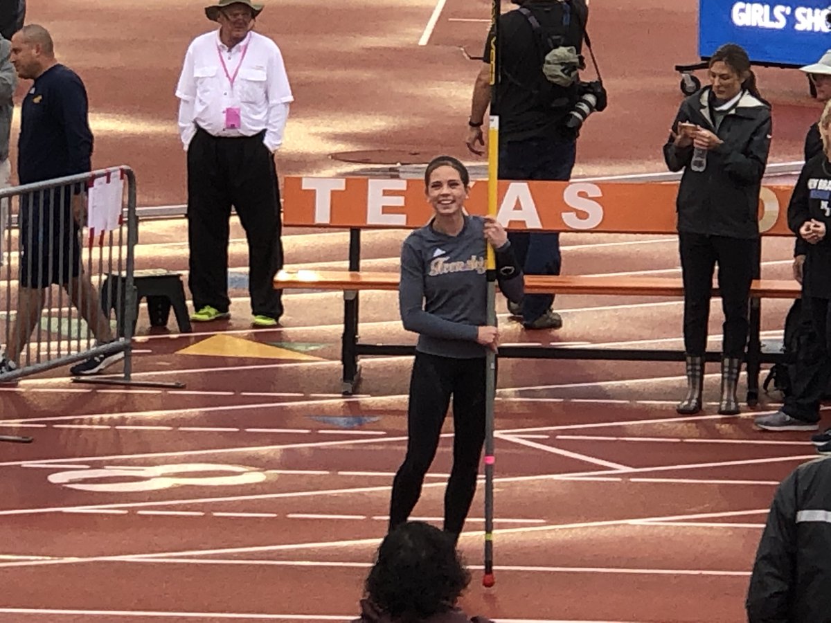 FrenshipTrack's tweet photo. Sarah is the 6A Pole Vault State Champion!!!! https://t.co/On2unUZXYH
