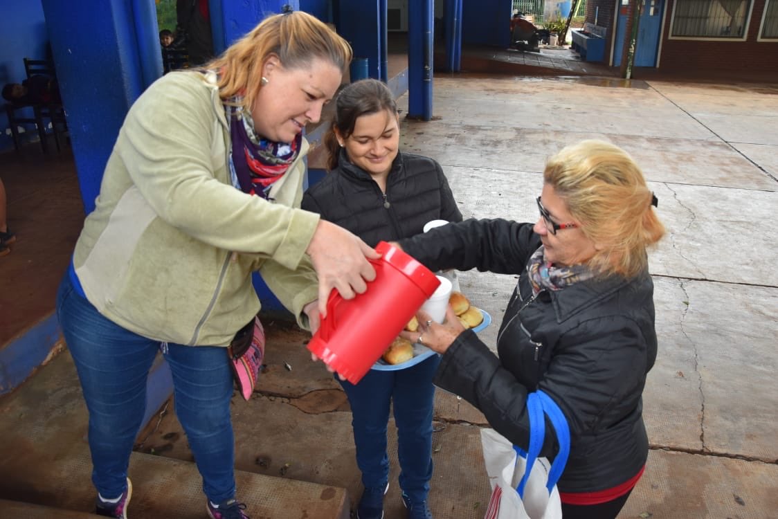 martaferre's tweet photo. #SeVieneLalo💚
Operativo en barrio Minicity. Asesoramos a familias interesadas en hacer su #huerta.
@Aagrifam https://t.co/zKQvyPayZd