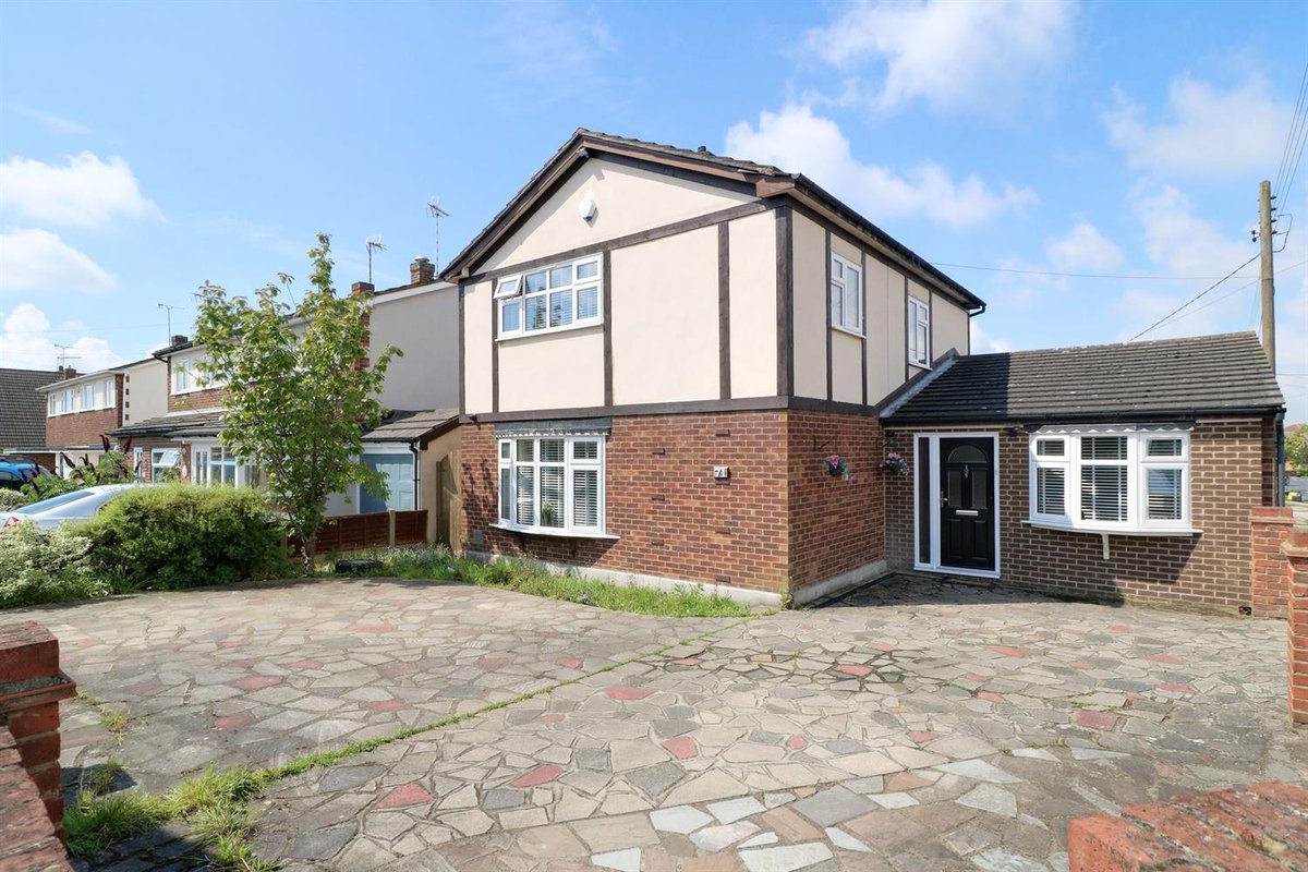 This four bedroom detached house is in immaculate condition throughout and ready to move straight in to.
flinklp.haart.co.uk/ForSaleV5/?pro…