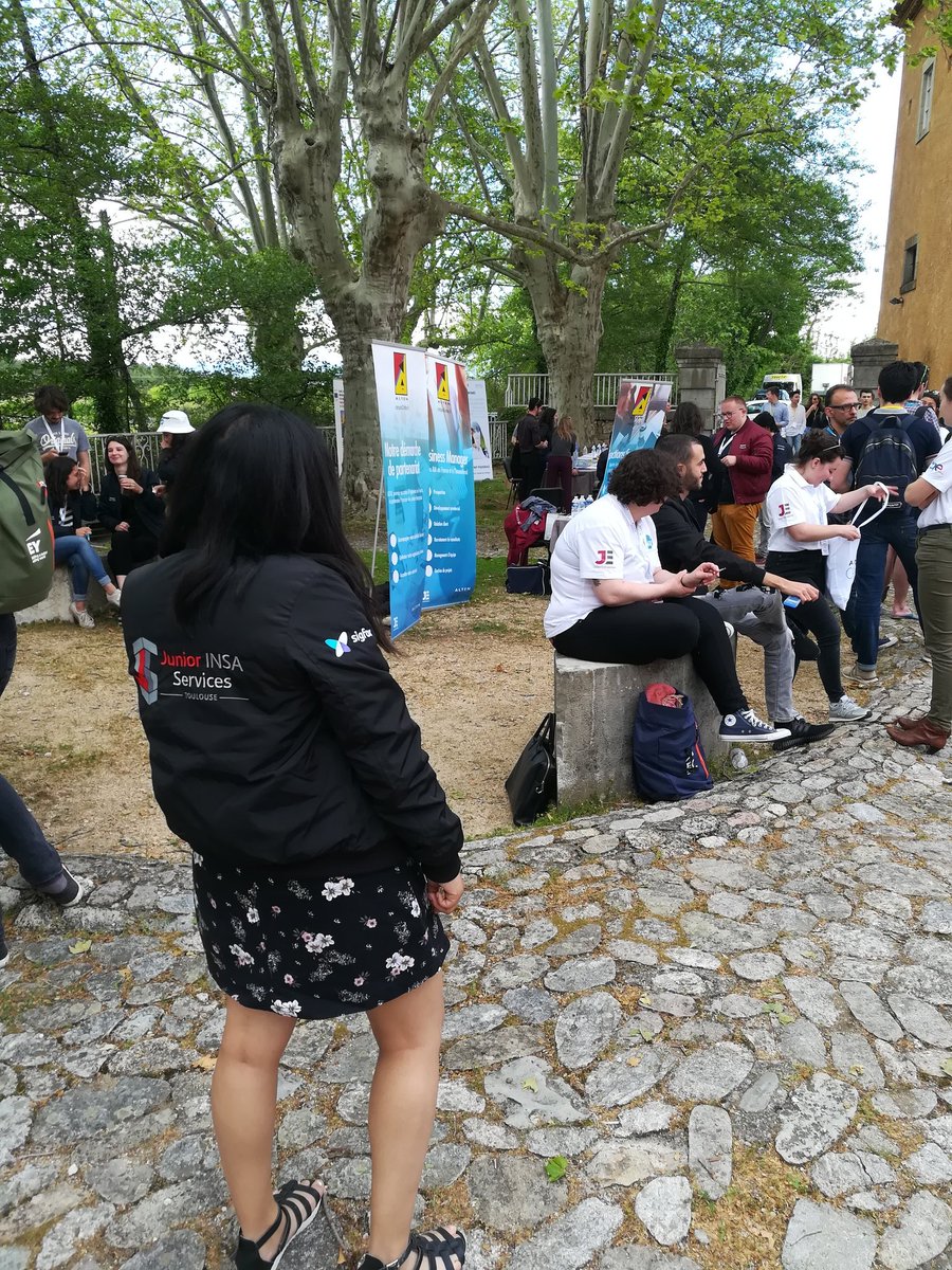 JIS_INSA's tweet photo. Ce midi, le forum des partenaires du mouvement nous permet de networker. 💼
Merci aux partenaires Premium : @Alten_france @EYFrance @BNPParibas @ENGIEgroup qui nous aident lors de notre formation JE !
#Defi16 #CNE19 @cnje #WeAreJE https://t.co/3vW6XxUe3z