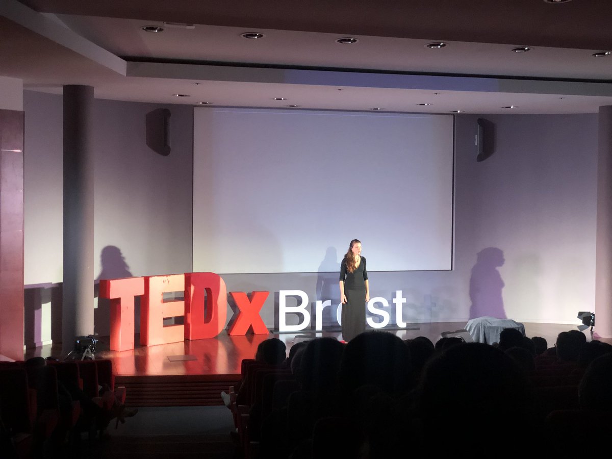 TEDxBrestFR's tweet photo. Marjolaine Bert nous présente désormais les Low Tech https://t.co/AyNSMqZAHQ