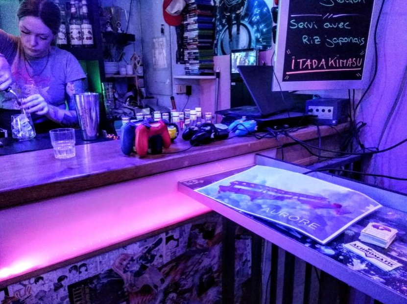 Achromatic_Game's tweet photo. We were at the Kawaii Cafe (Paris) for a Hitsplaytime event with @Aurore_Game three days ago. We playtested our main features and had a great time sharing with everyone ! #hitsplaytime #gamedev #indiegame #filmnoir #madewithunity #puzzlegame #detective #illustration #gameart https://t.co/zVmk4g99oo