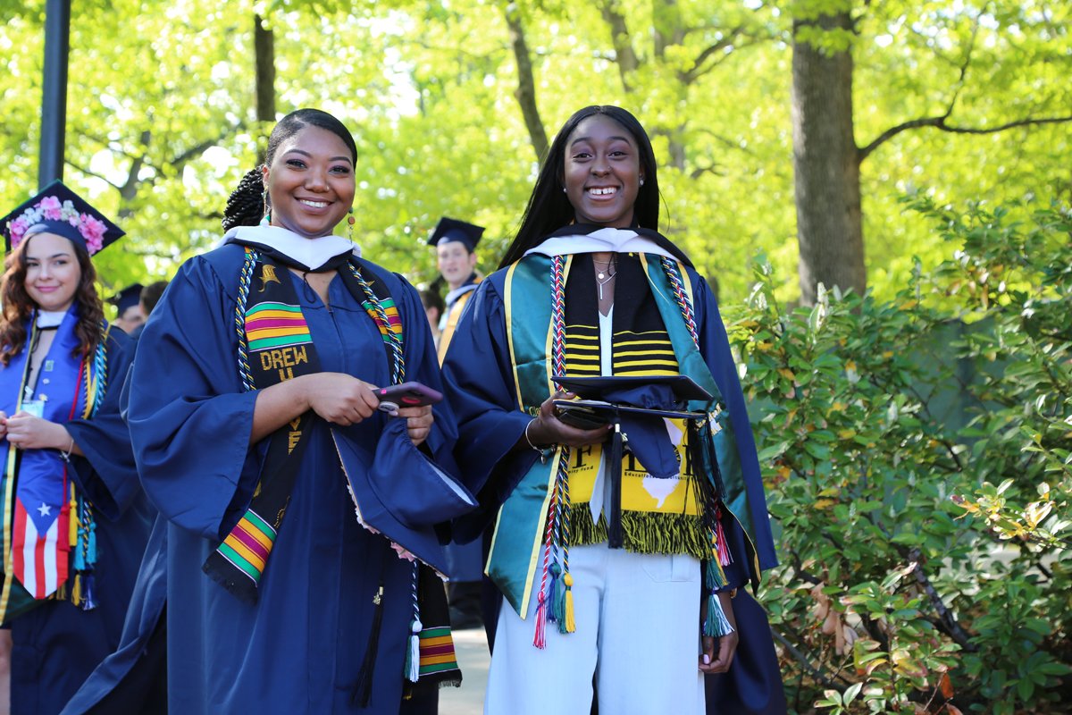 DrewUniversity's tweet photo. The outdoor procession begins. #DrewU #Drew19 https://t.co/Pheze0IOIh