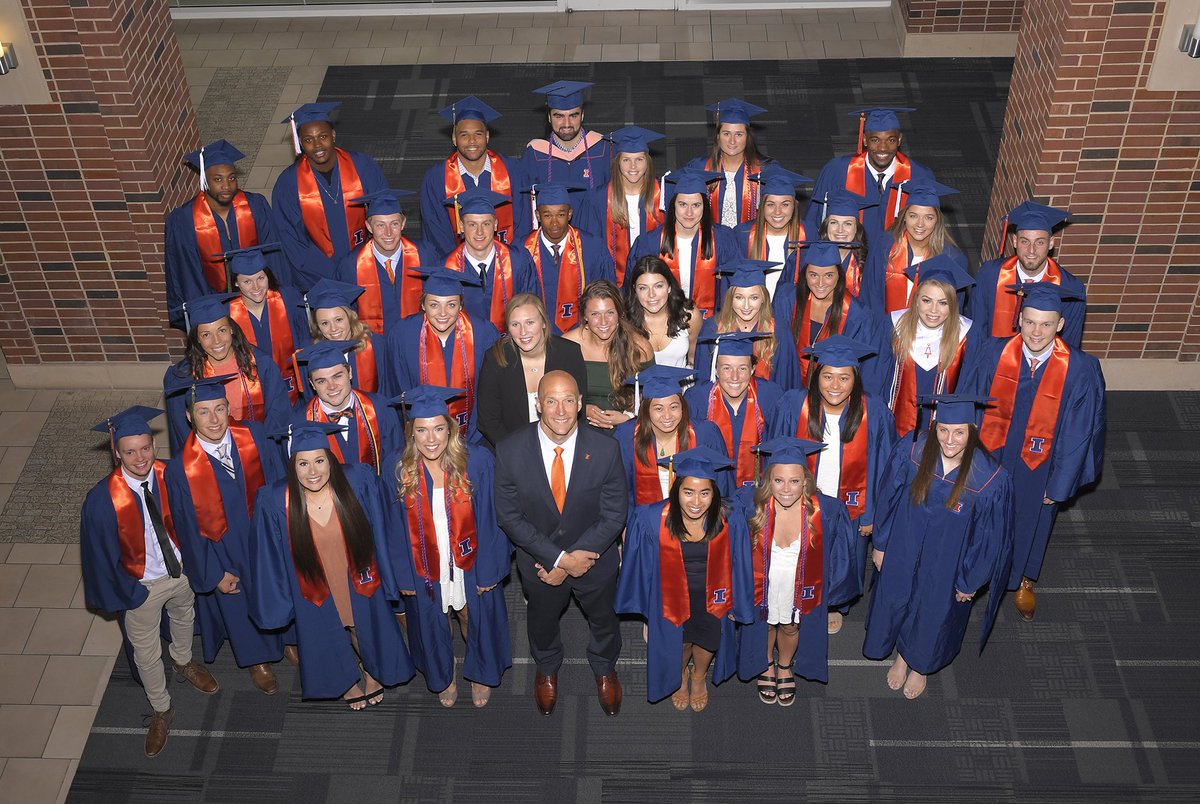 IlliniAthletics's tweet photo. Congratulations Graduates! 

#Illini | #ILLINOIS2019 https://t.co/7WAaUJzcFa