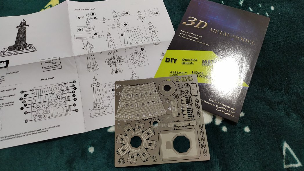 PhantomPaper's tweet image. Craft time! Got this as a gift, just look at the detail! Hopefully it comes out amazing 😜 

#diy #buildingmodel #puzzles