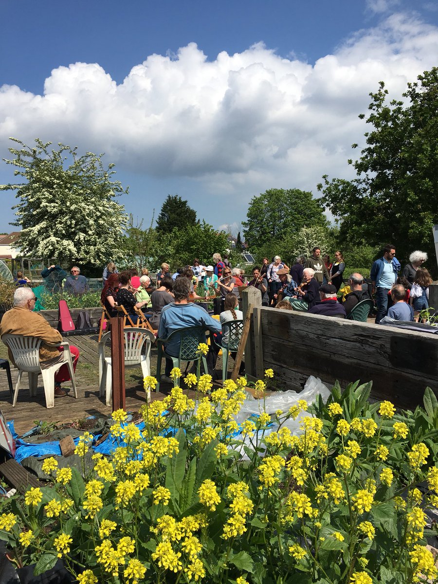 The fair is in full swing! We close at 4pm....Still time to get your veg / flower seedlings from the plant sale and enjoy the music and festivities 🌱🌱🌱