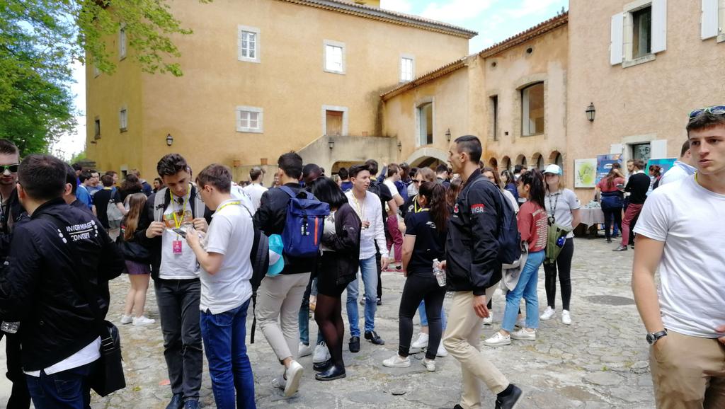 JuniorAPE's tweet photo. Tous nos encouragements aux J.E Finalistes des Prix 😉
À ce soir pour la remise des prix 🏆 #CNE19 #WeAreJE #Defi13 https://t.co/zkG6DHlNOB