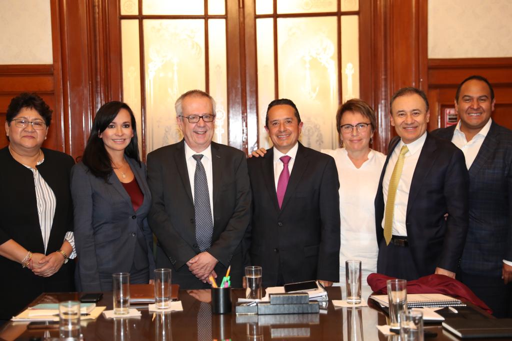 LauraBeristain's tweet photo. Soluciones de corto, mediano y largo plazo en atención integral al sargazo, afecta 30 países del Caribe, seguimos recogiendo 100 toneladas al día #PlayaDelCarmen y revisamos con @CarlosUrzuaSHCP y @AlfonsoDurazo @CarlosJoaquin recursos para mantener playas limpias @lopezobrador_ https://t.co/40yZaHPAky