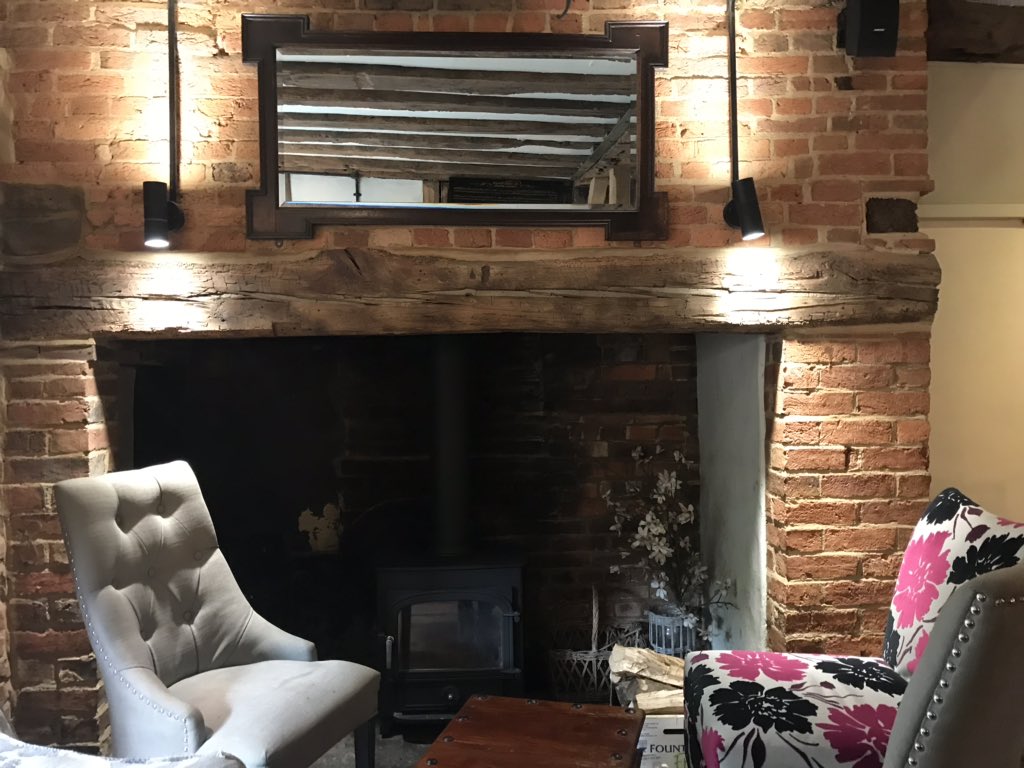 RustyGrapeCider's tweet photo. Old pubs! https://t.co/aCXI5DfdTD
