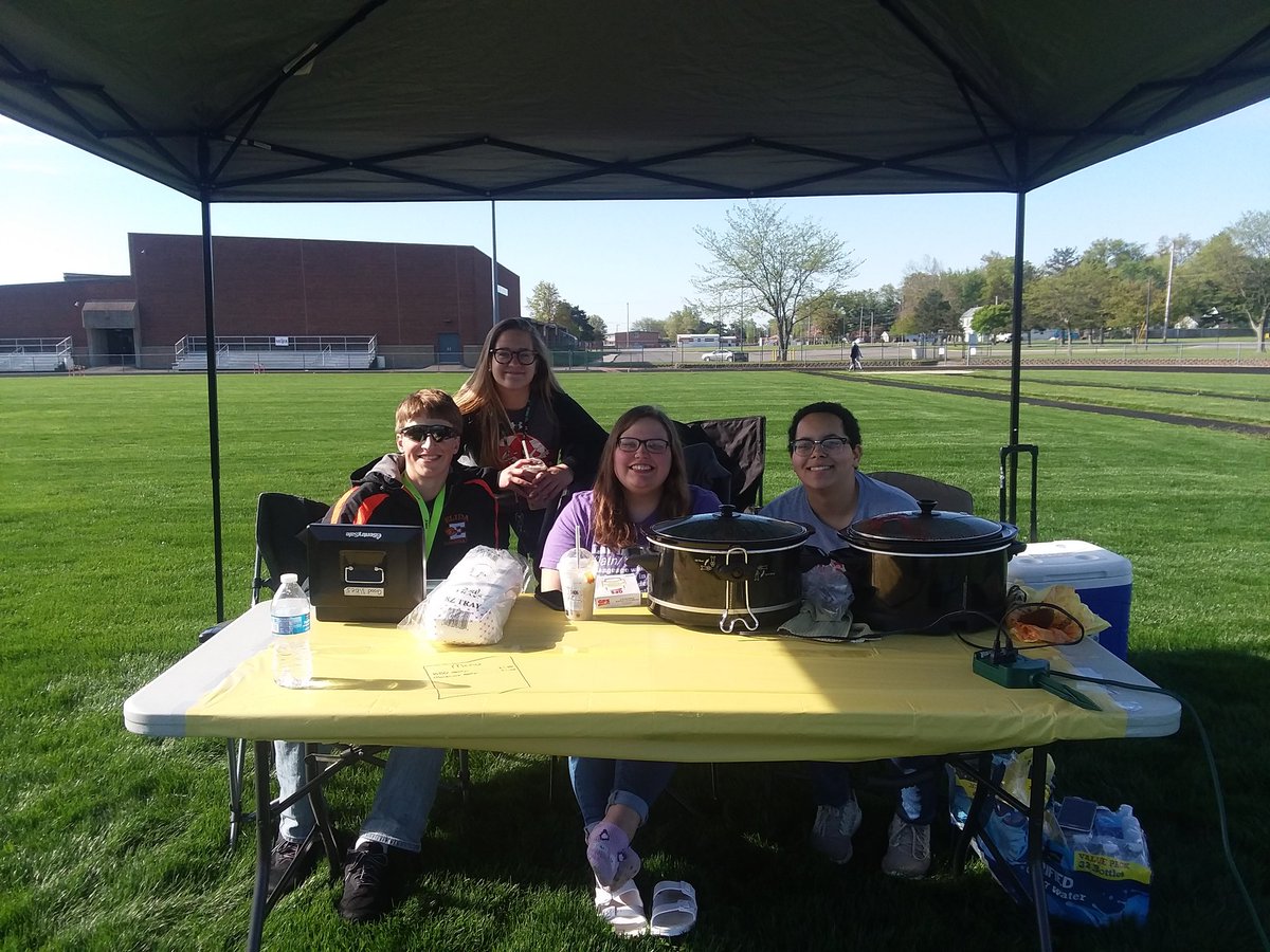 ElidaSAC's tweet photo. Hey Lima! It's @RelayForLife day! 9am-9pm at the Elida Middle School track! All proceeds go to the @AmericanCancer! #werelay #bulldawgswalkforacure https://t.co/j3auX5shz2