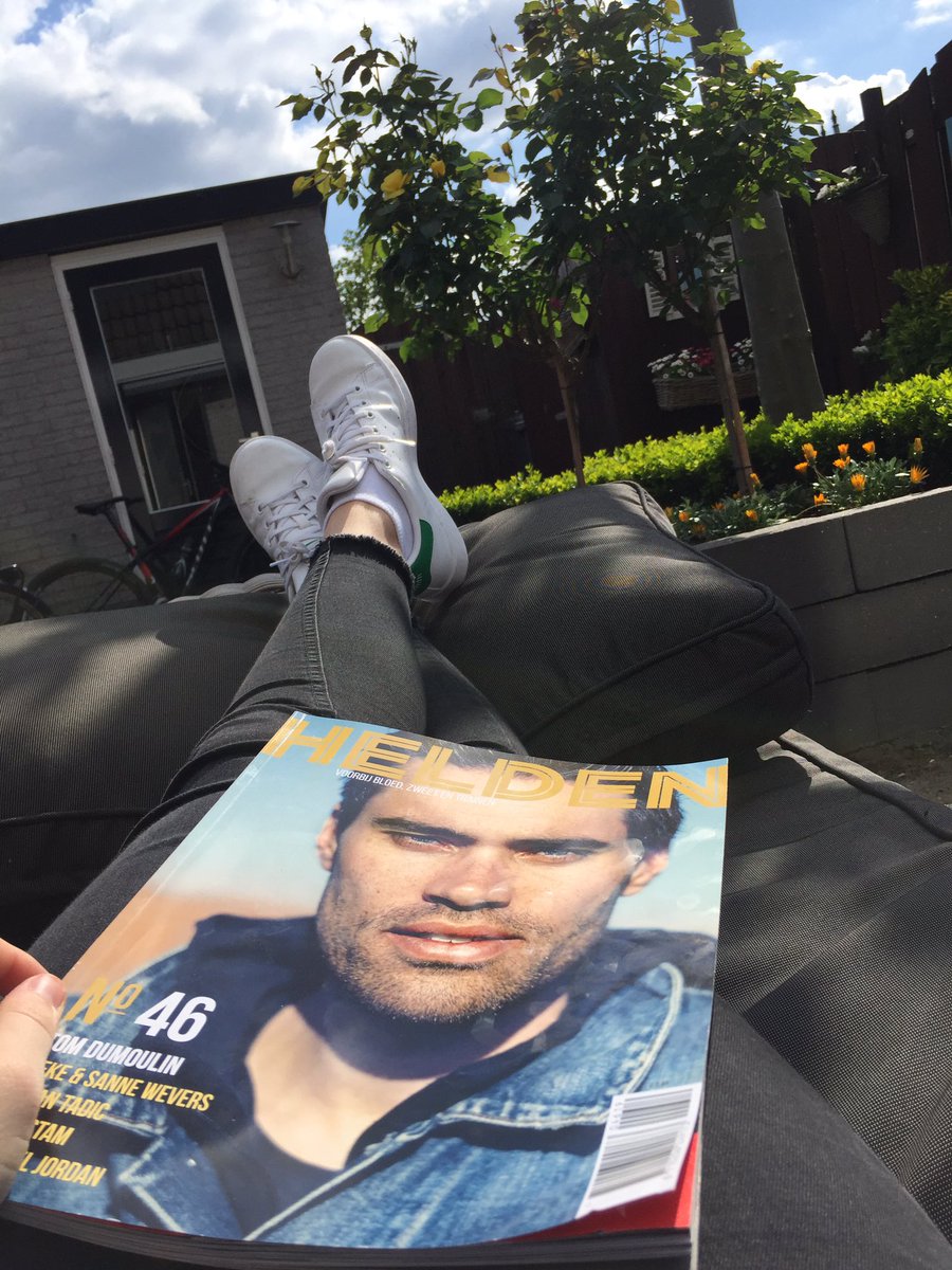 Prima zaterdag zo! Even een weekendje “scriptieloos” en gewoon genieten met een magazine in de zon. ☀️