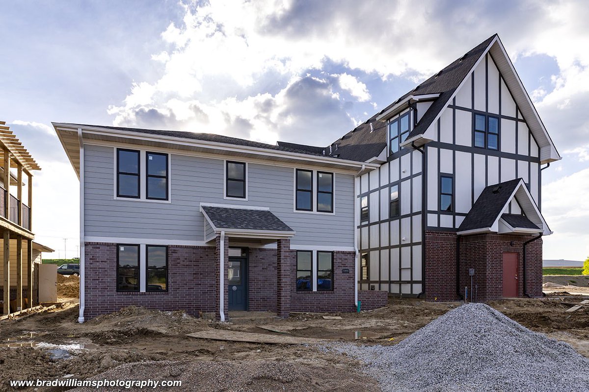 GrowOmaha's tweet photo. Construction is well underway at the #UrbaWaters development in @CityofPapillion next to #PrairieQueen lake. 3/3. #papillion #omaha π·:@bradwphoto https://t.co/BJD6xpAtWl