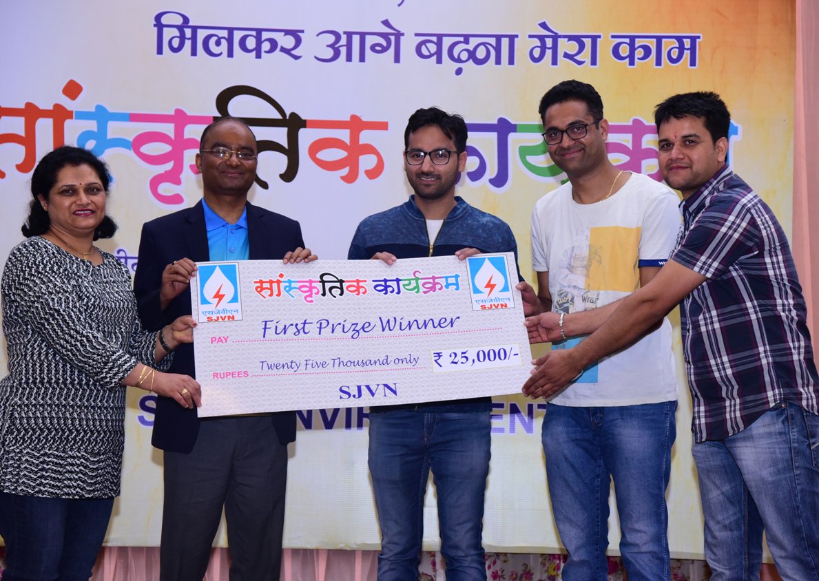 SjvnLimited's tweet photo. एसजेवीएन ने अपनी स्थापना के 32वें वर्ष के अवसर पर आयोजित विभिन्न कार्यक्रमों की शुरूआत में आज शिमला में “ऊर्जा बचाओ पर्यावरण बचाओ” का संदेश   सर्वसाधारण तक पहुंचाने के लिए एक मिनी मैराथन का आयोजन किया ।  जिसमें एसजेवीएन के कर्मचारियों और उनके परिजनों ने बढ चढ कर हिस्सा लिया। https://t.co/fDLCeUK1Uf