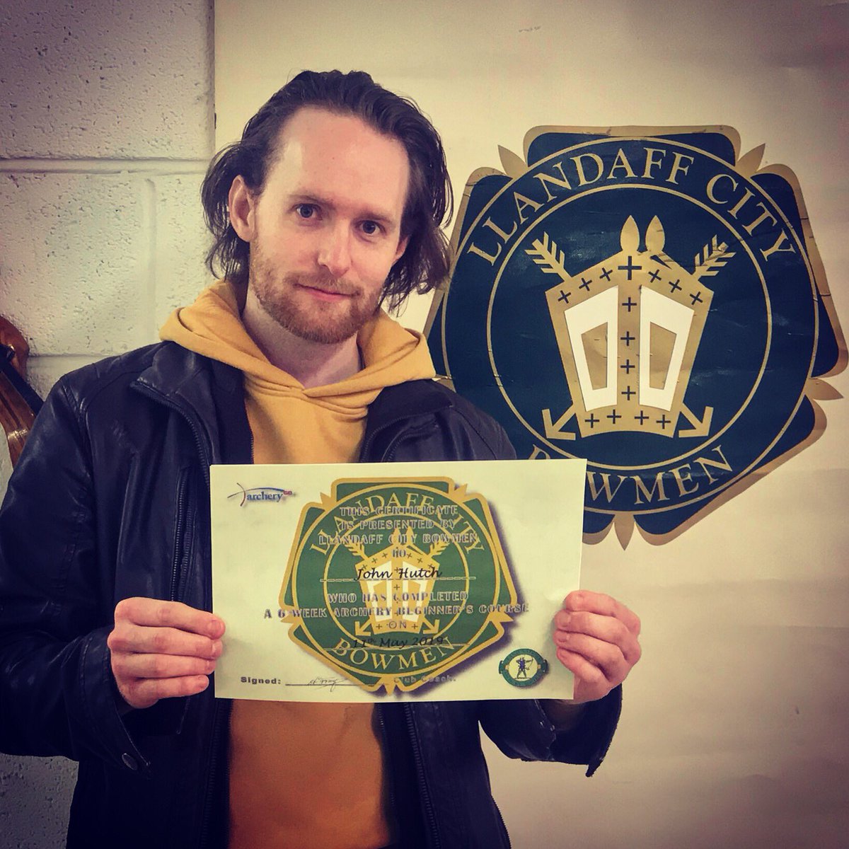 John_Hutch's tweet photo. Just completed my four week beginners course with Llandaff City Bowmen @city_bowmen Finally got my certificate too!! Massive thanks to their training team for all their support and help!!! #johnhutch #actor #cardiffactor #llandaffcitybowmen #archery #robinhood #cardiff #bowmen https://t.co/e3T3FCpgP7