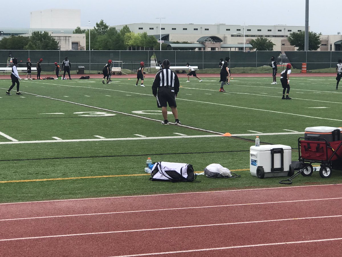 coachlaplante's tweet photo. Conflicted on a Saturday morning. Hutto vs. Hutto. LaPlante vs. LaPlante. Who to cheer for? ๐คท๐ปโโ๏ธ #badscheduling https://t.co/xpjzu5QumY