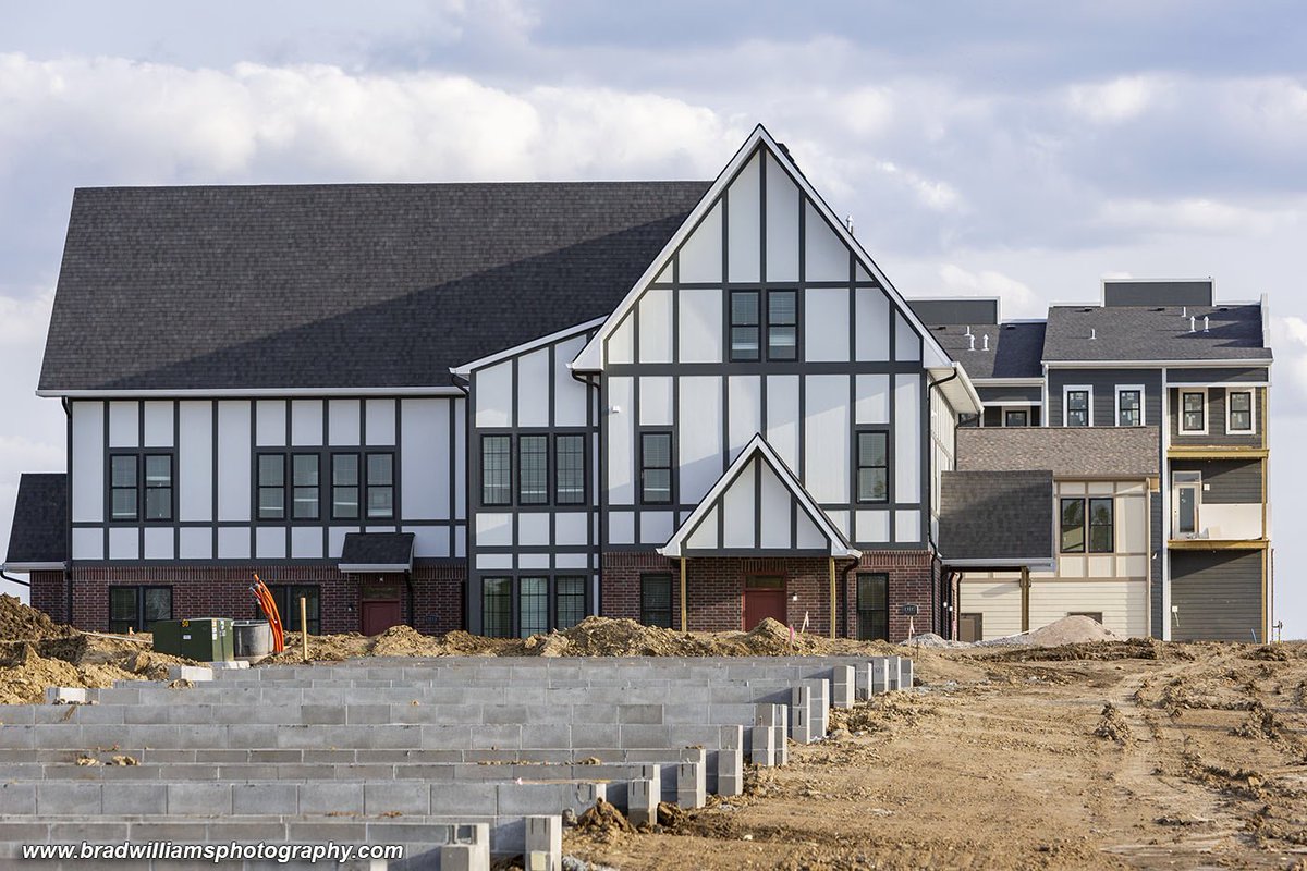 GrowOmaha's tweet photo. Construction is well underway at the #UrbaWaters development in @CityofPapillion next to #PrairieQueen lake. 1/3. #papillion #omaha π·:@bradwphoto https://t.co/rPMrMuvp3W