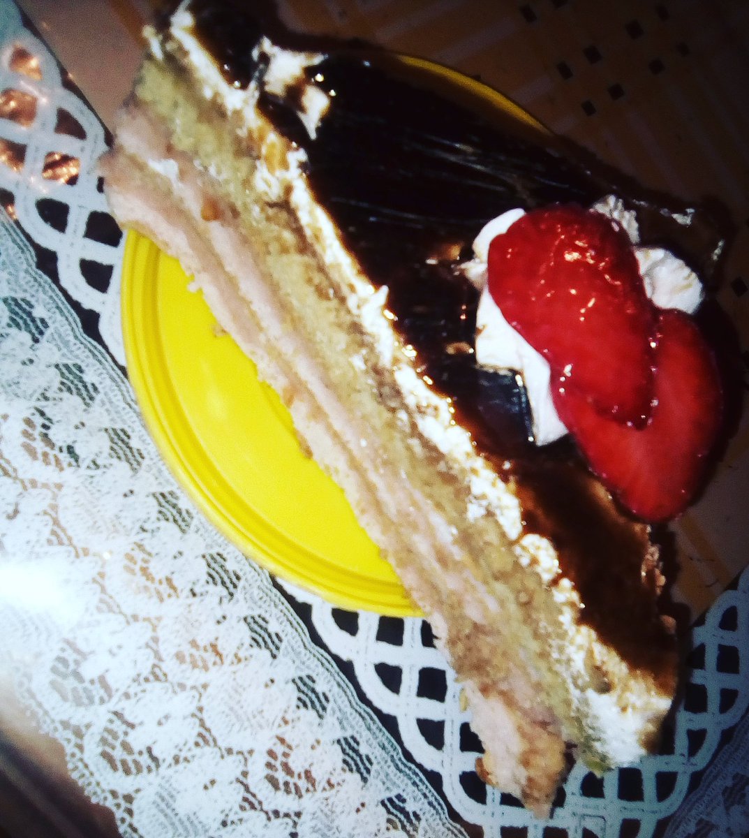 MichaLebailly's tweet photo. Yesterday That's what I ate at #iftar #ramadhan #holymonthoframadan #pattisserie #yummy #delicious #taste #beautiful #shape #cream #strawberry #chocolate #decoration #artistic #girlpassion #girl #love #sugar #sweet #instagram #instachef #instcake #pictureoftheday ππππ°π°π° https://t.co/kdadrqQiCh