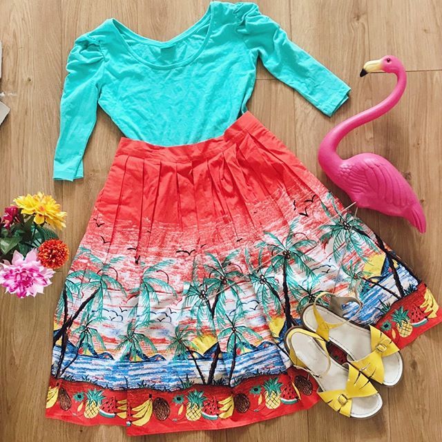 minimummouse's tweet image. Dreaming of summer holidays with this gorgeous tropical print skirt 🍍🌴🍌 #minimummouse #flatlay #runandfly #runandflyclothing  #ootd #wiwt #flatlayoftheday #bannedapparel #tropicalprint #fiftiesstyle #vintagegirl #dresscolourfully #colourmakesmehappy … bit.ly/2LEkuiQ