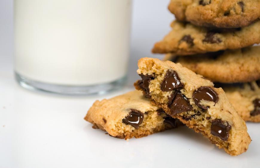 We hope you all are enjoying SU graduation weekend so far! Don’t forget tonight’s complimentary night cap of Milk &amp; Cookies! 🥛🍪 #marriottsyracusedowntown #sugraduation2019