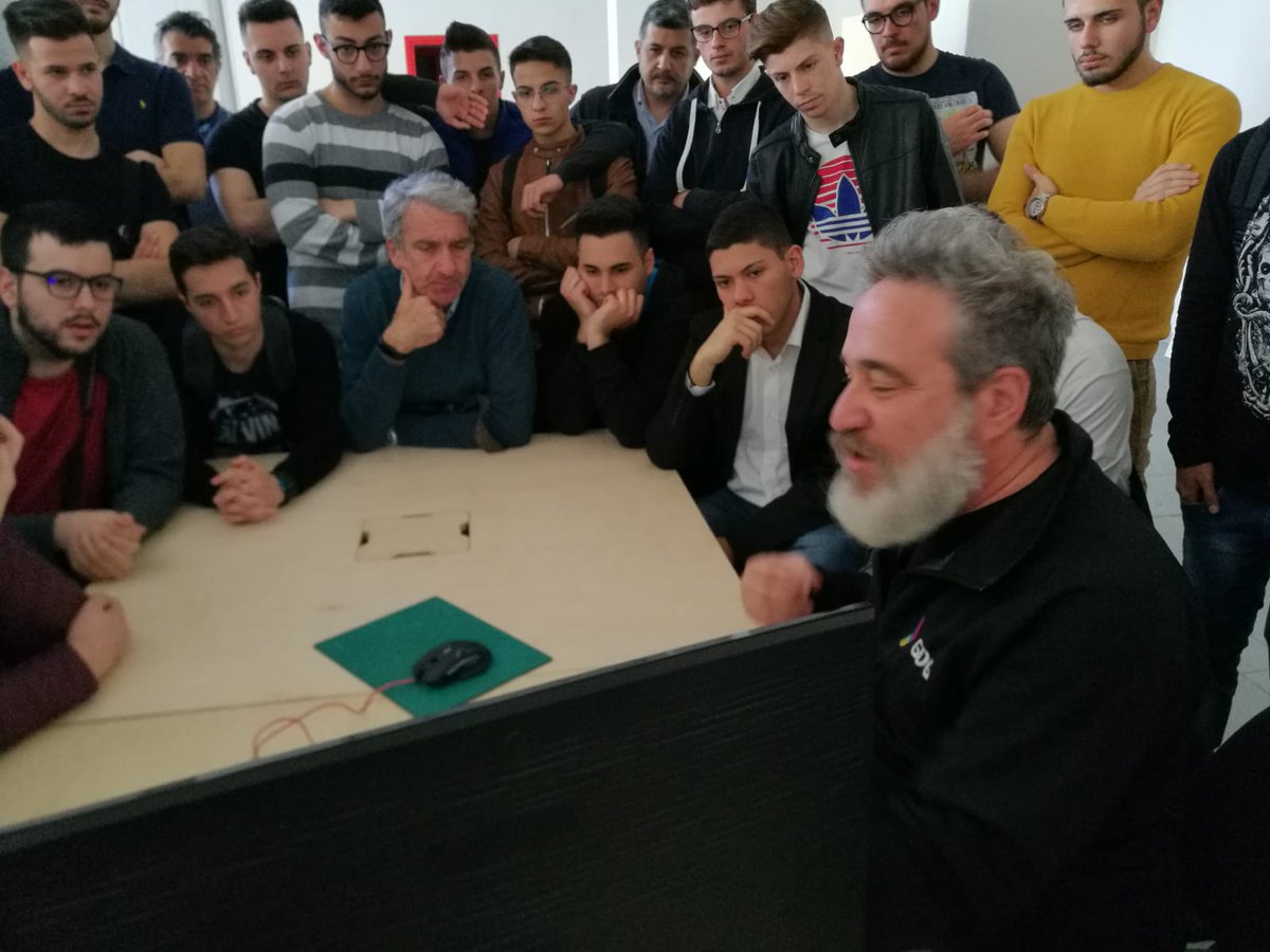 CoderDojoPA's tweet image. Oggi abbiamo festeggiato lo #ScratchDay allo #Scalo5b di #Palermo!
Info: coderdojopalermo.wordpress.com/2019/04/22/scr…