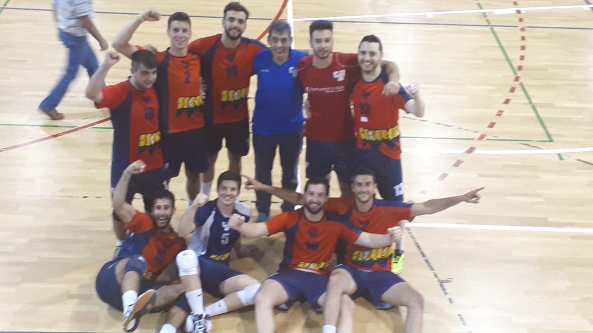 Bonito sábado para meternos en la final de las fases de ascenso a 1° nacional con nuestros equipos senior. #CVSSollerTours #CVSTrendeSoller @ClubVoleiSoller  #SomosVoleibol Ser sulleric és lu millor!! 💙🏐💪