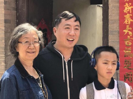 Voice From Germany 德國之音 Ar Twitter 微信上热传薄熙来前妻李丹宇与儿子李望知的照片 一周前 李丹宇和李望探访山西省定襄县蒋村薄家老宅 薄熙来与习近平等红二代 无论谁上位都会维持专制集权 只是 胜利者 不被谴责 Voice From Germany 德國之音 Ar Twitter 微信上热传薄熙来前妻李丹宇与儿子李望知的照片 一周前 李丹宇和李望探访山西省定襄县蒋村薄家老宅 薄熙来与习近平等红二代 无论谁上位都会维持专制集权 只是 胜利者 不被谴责